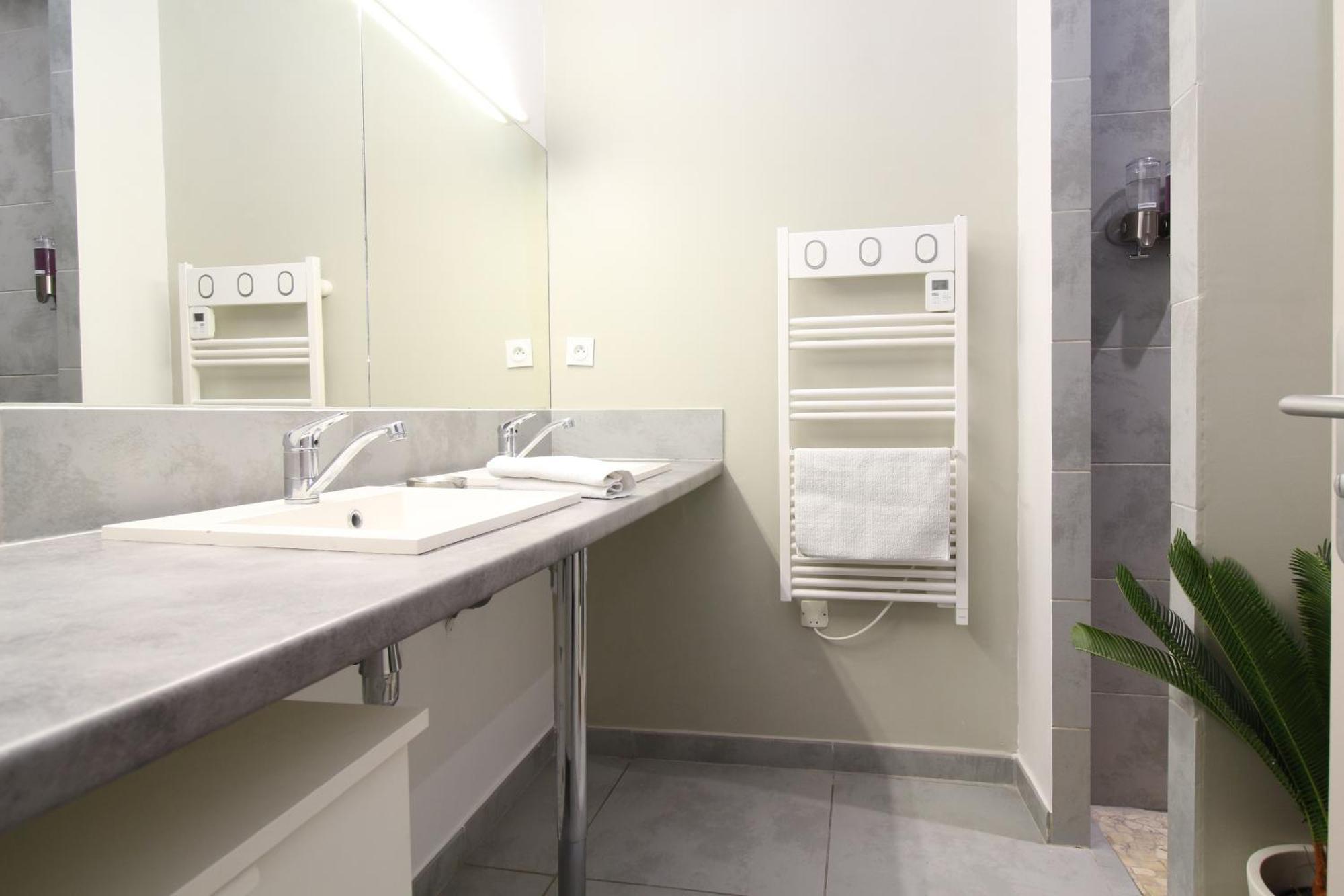 T3 Appartement HYPERCENTRE PROCHE COMMERCE- PARKING - 2 Chambres Wifi Gratuit Avignon Extérieur photo